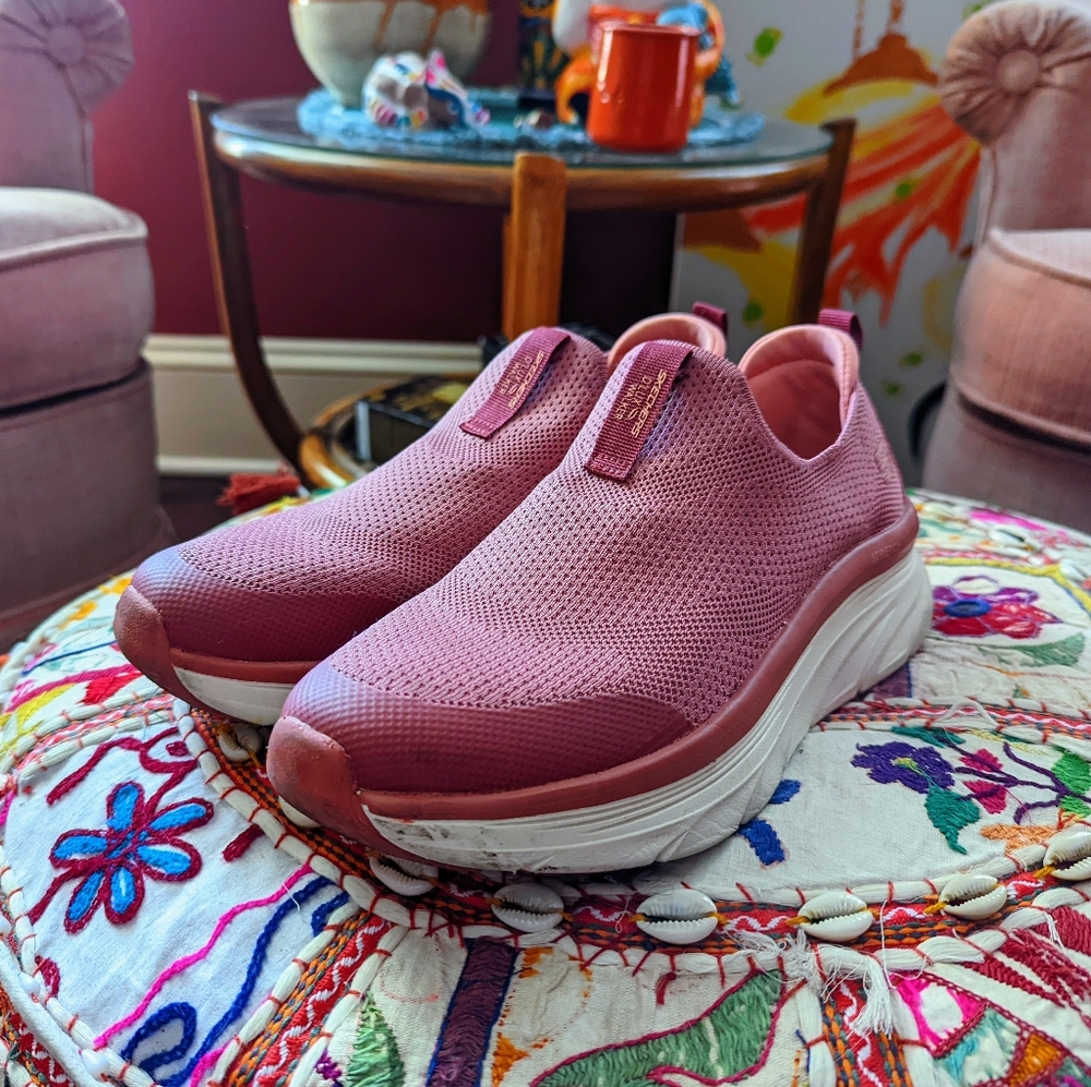 SKECHERS D'Lux Slip-On Sneakers in Dusty Rose Pink w/ MEMORY FOAM